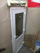 Алюминиевая дверь на АЗС