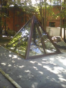 Светопрозрачная пирамида